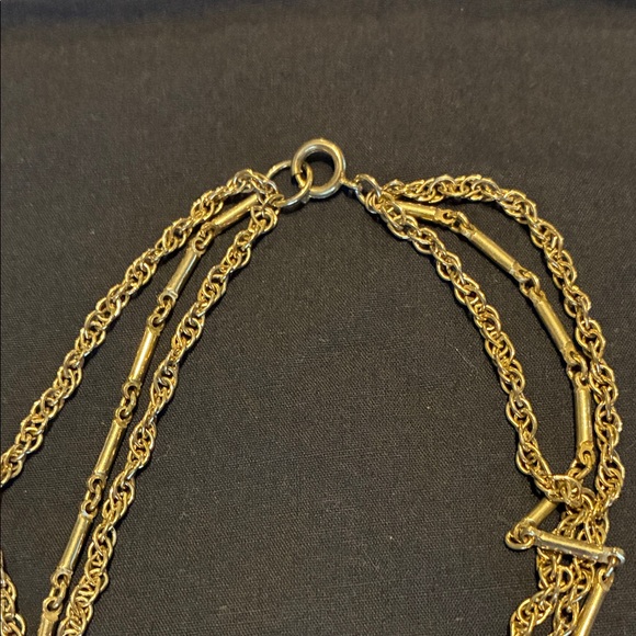 Vintage gold tone necklace with tassel - Picture 3 of 6